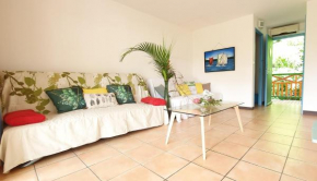 Appartement T2 lumineux, confortable et spacieux à Saint-Anne proche piscine et plage de l'Anse Caritan